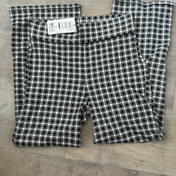 Size M -Hue black and White NWT pull on pant - Picture 1 of 3